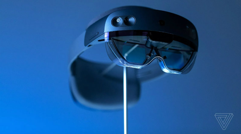 Microsoft HoloLens 2 | Фото: The Verge