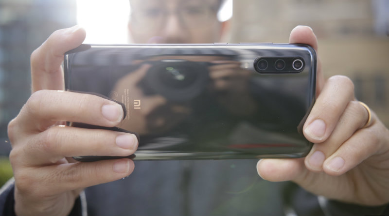 Xiaomi Mi 9 | Фото: Engadget