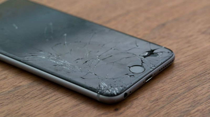 Разбитый iPhone