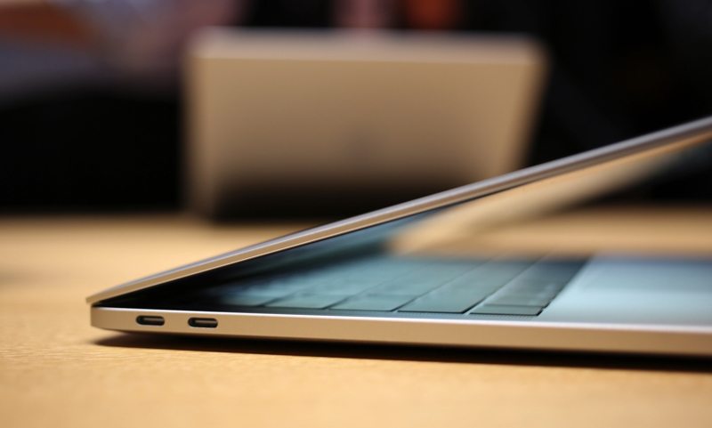Apple MacBook Pro 2016 13 и 15 дюймов с TouchBar | фото: theverge.com
