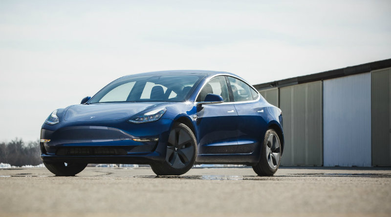 Tesla Model 3 | Фото: hearstapps.com