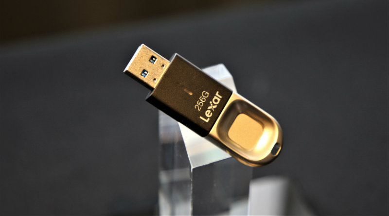 JumpDrive F35 | Фото: The SSD Review