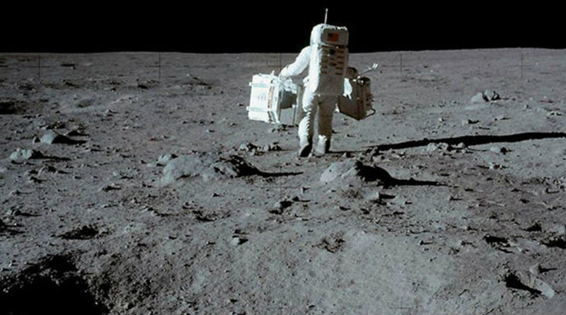 Астронавт на Луне | Фото: day.az