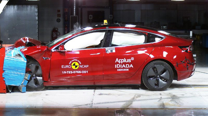 Краш-тест Tesla Model 3 | Фото: autoexpress