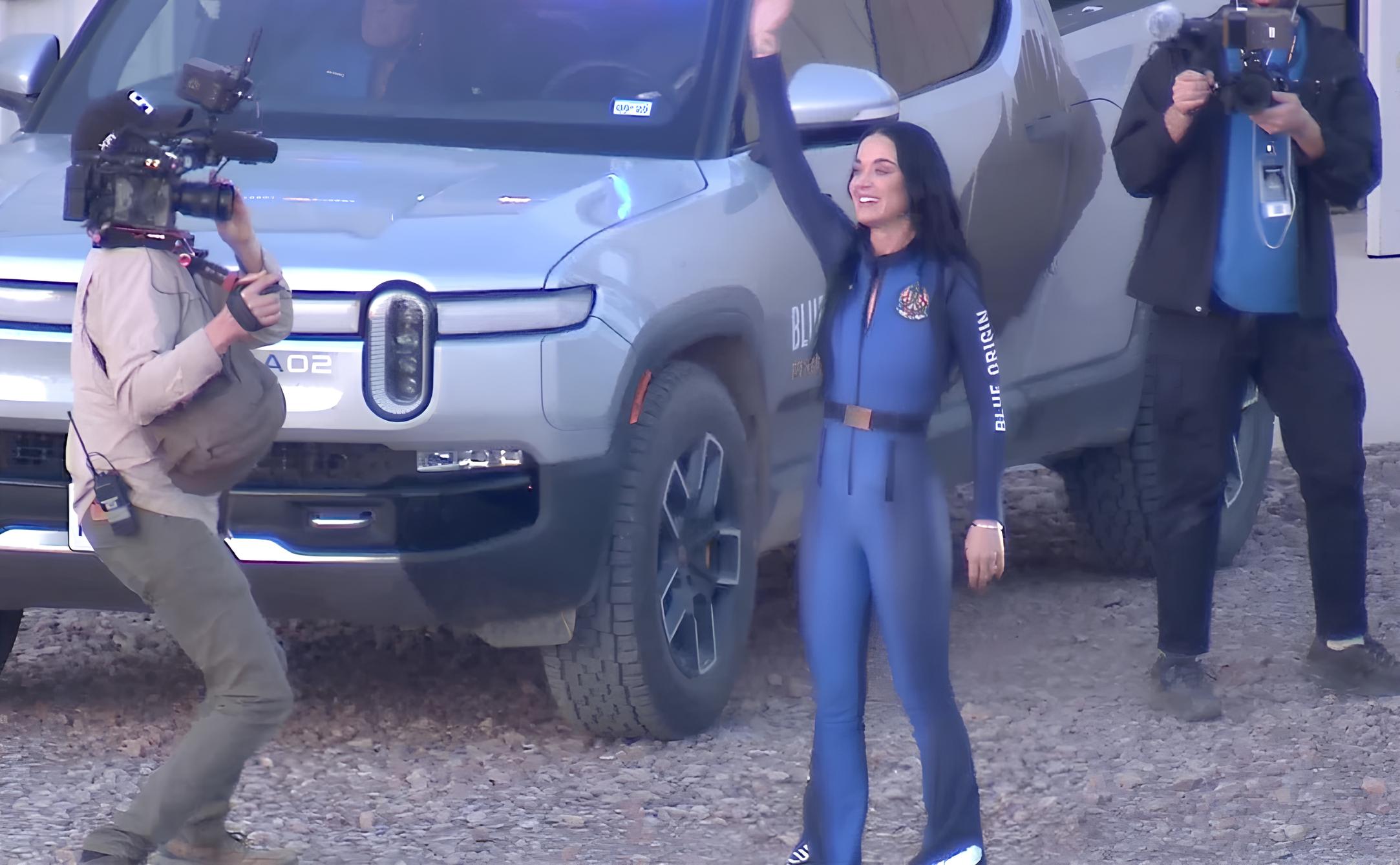 new-shepard-otpravila-v-kosmos-pervyj-polnostyu-zhenskij-ekipazh