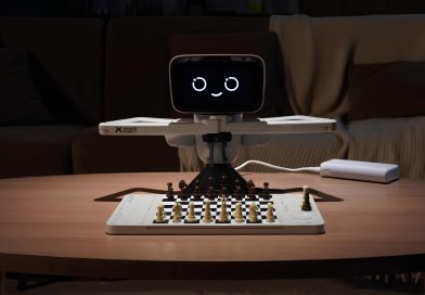 Будущее шахмат: робот, который учит и играет