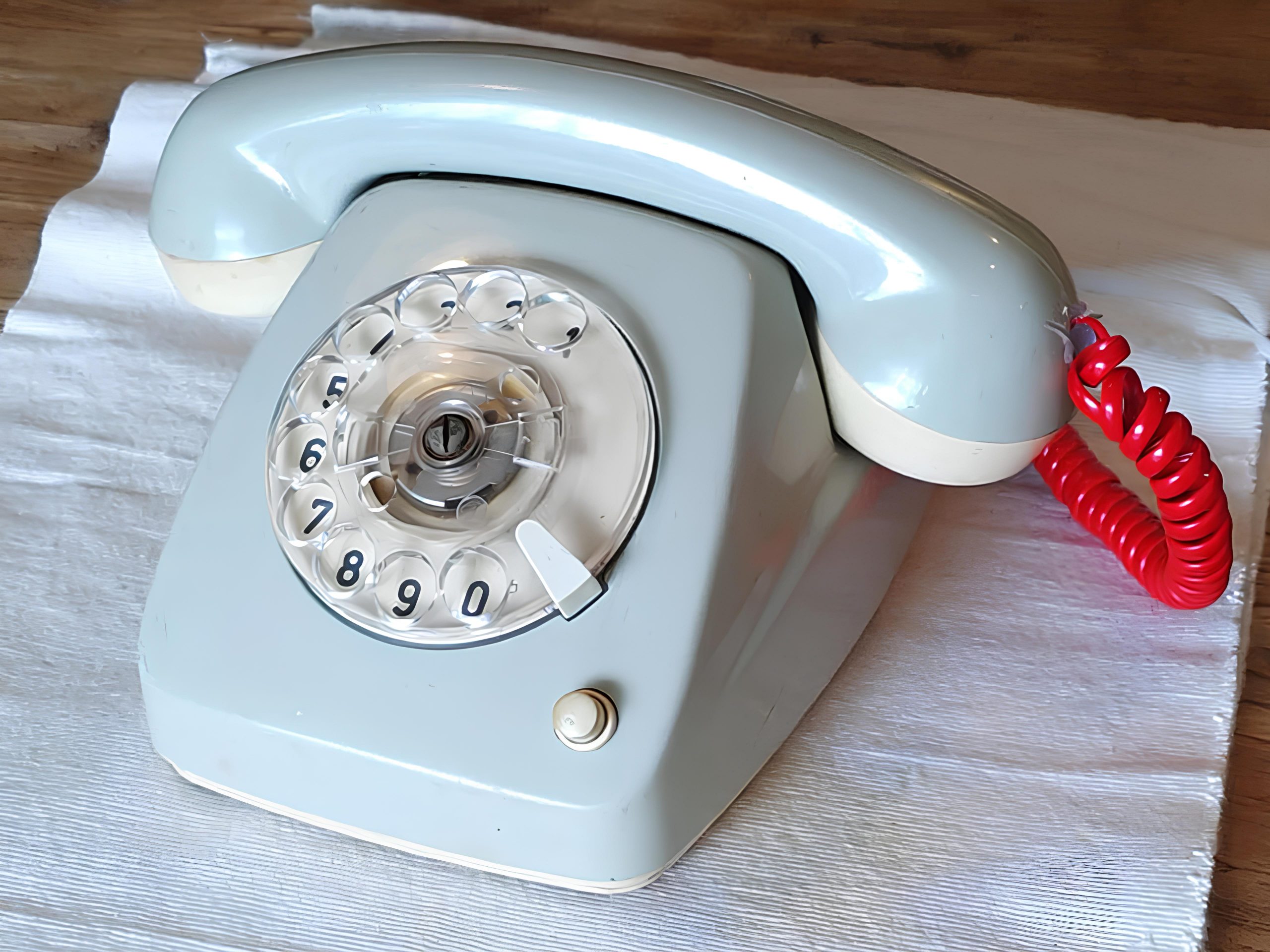 umnyj-diskovyj-telefon