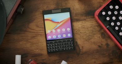 Новый смартфон Titan 2 с клавиатурой и двумя экранами
