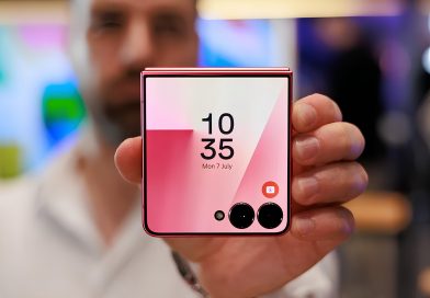 Гнётся, светится, фоткает: Samsung привёз Galaxy Z Flip 7 на IFA 2025