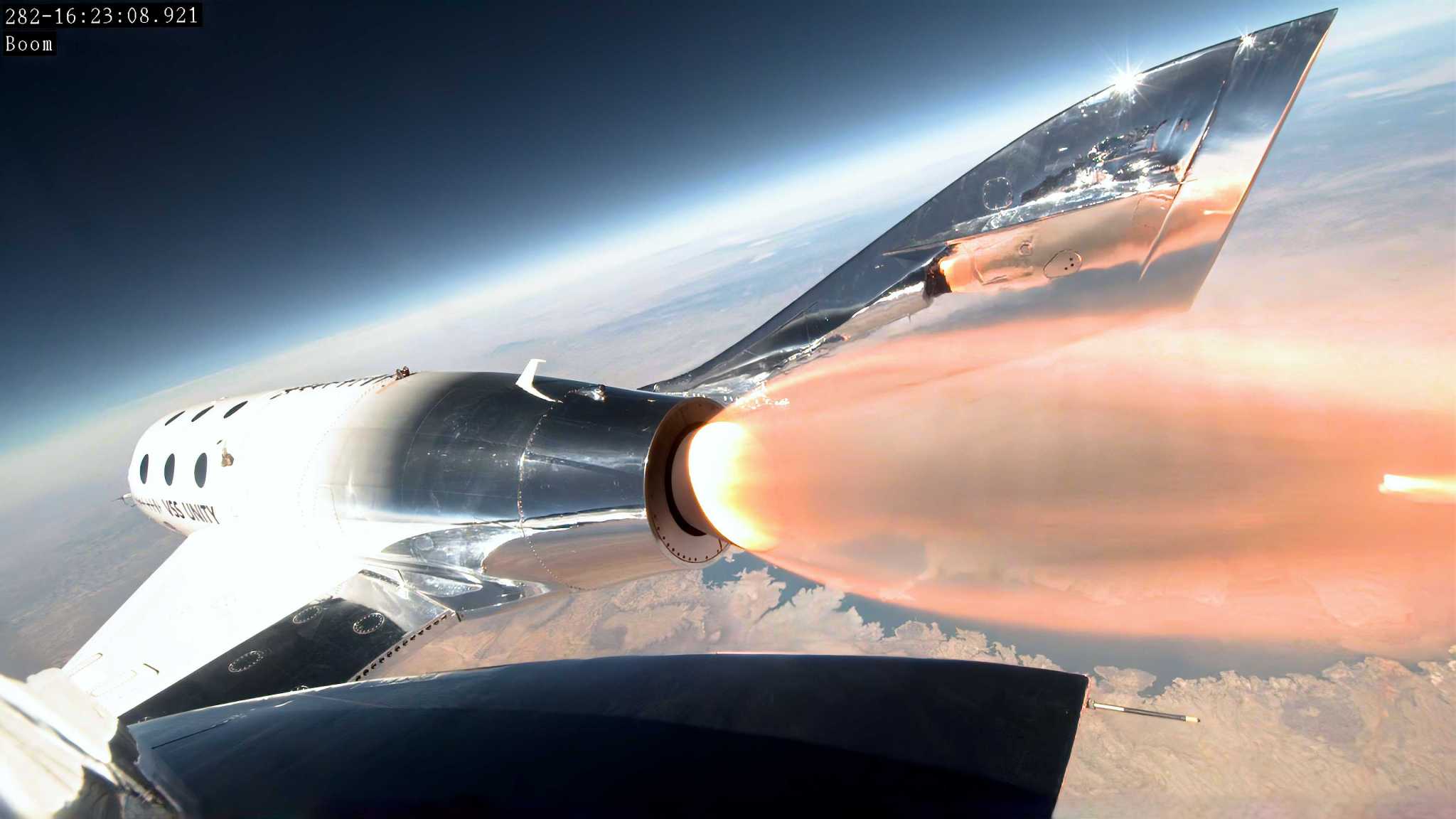 Virgin Galactic совершила первый коммерческий рейс к границе космоса - Чудо  техники