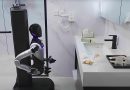Будущее сервиса: гуманоид из Китая готовится убирать и обслуживать гостей
