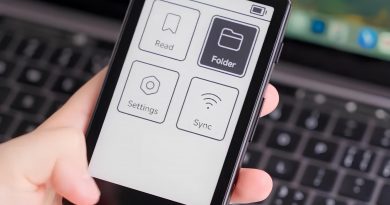 Компактный ридер Xteink X3 вместо чехла для смартфона