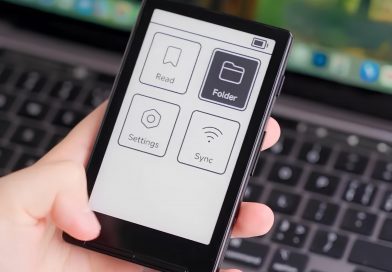 Компактный ридер Xteink X3 вместо чехла для смартфона